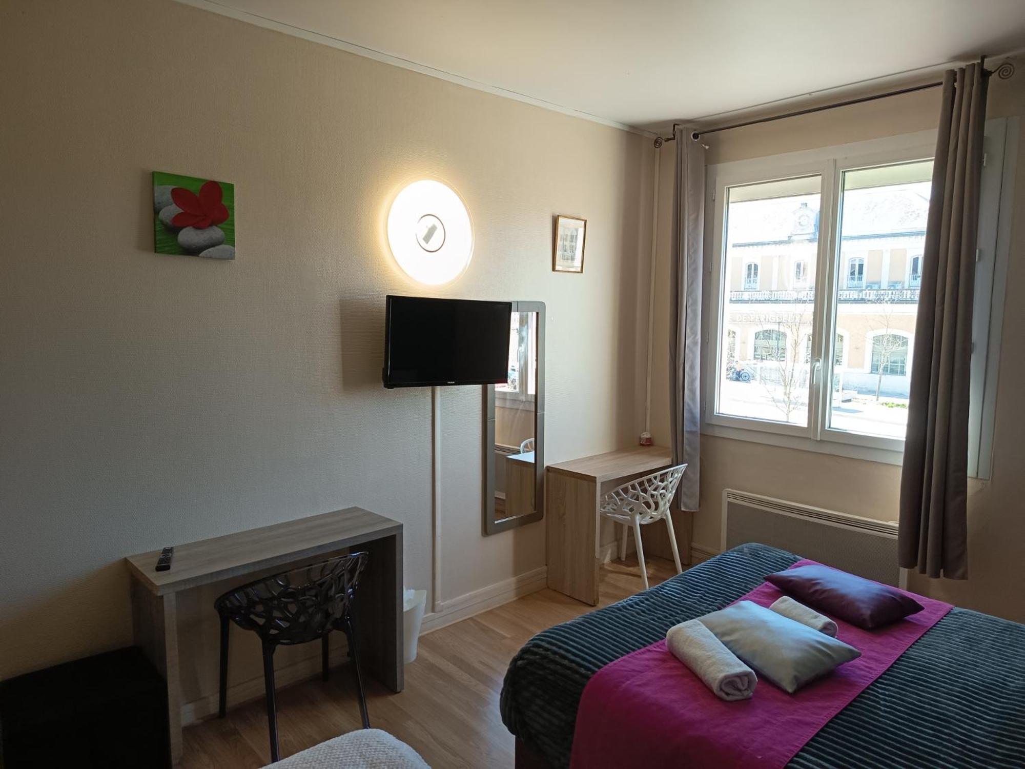 Hotel De La Gare Périgueux Kültér fotó