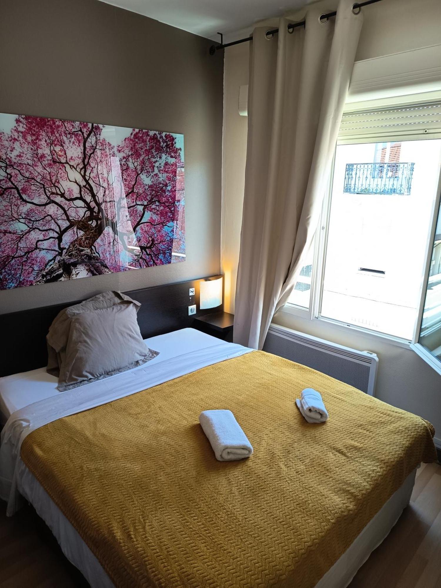 Hotel De La Gare Périgueux Kültér fotó