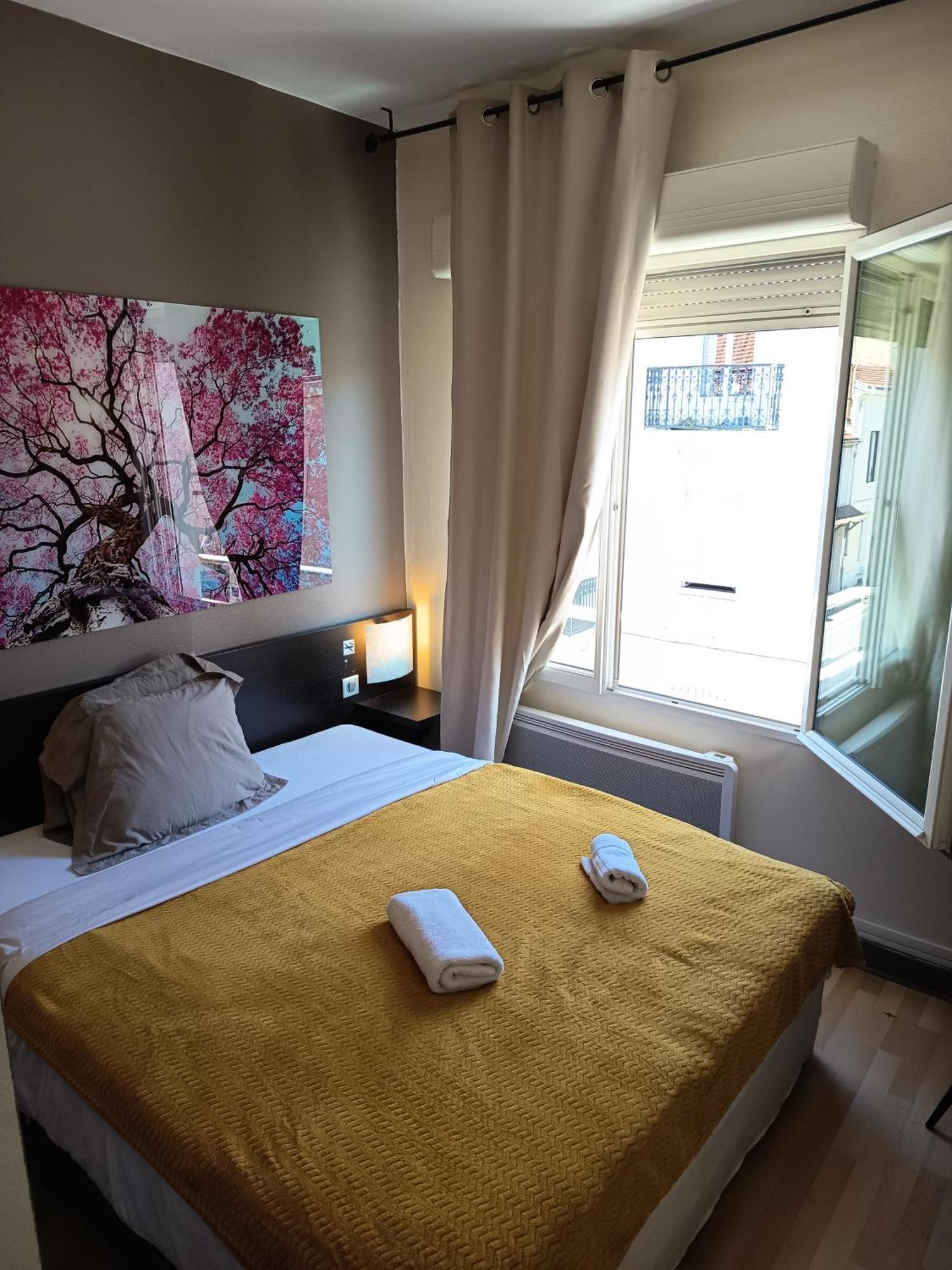 Hotel De La Gare Périgueux Kültér fotó